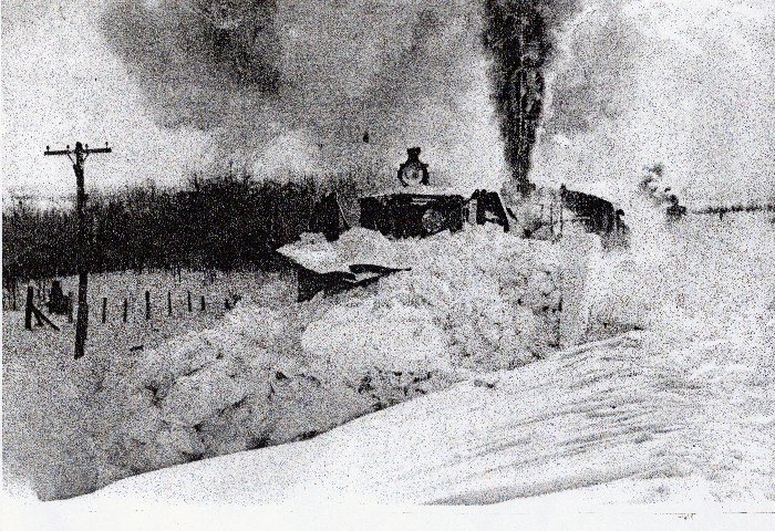 crpushingsnow.jpg (162536 bytes)