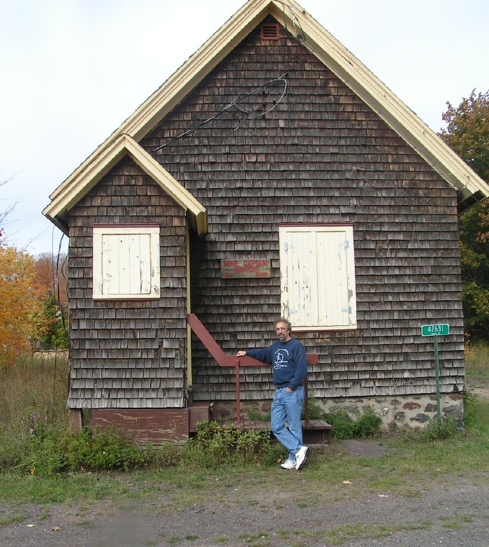 officeandme.jpg (169409 bytes)